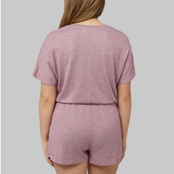 32 Degrees Women’s Pink Romper - Picture 3 of 7